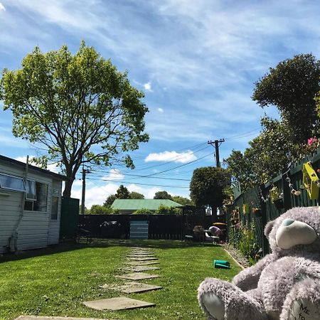 Studious Village Christchurch Exterior foto