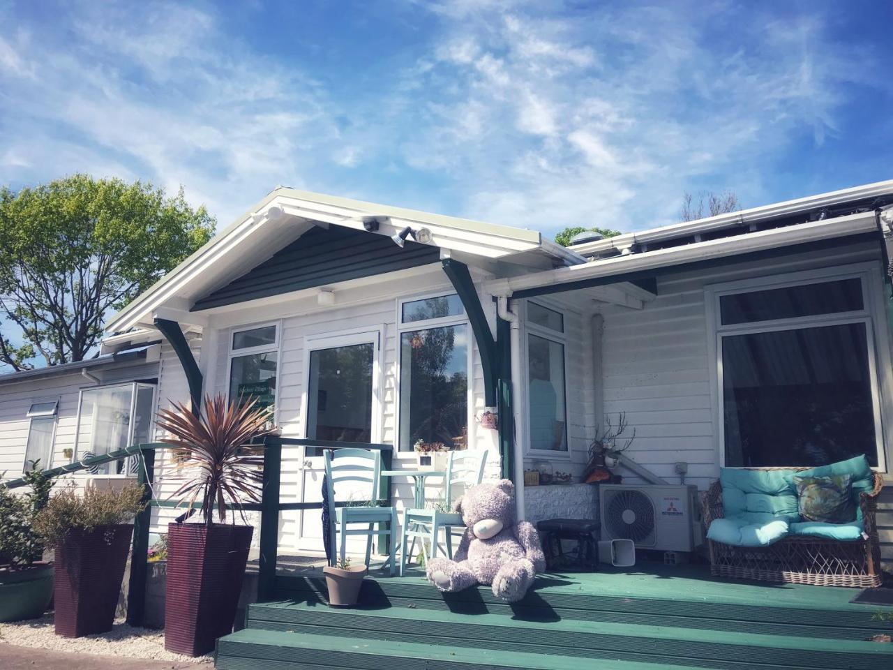 Studious Village Christchurch Exterior foto
